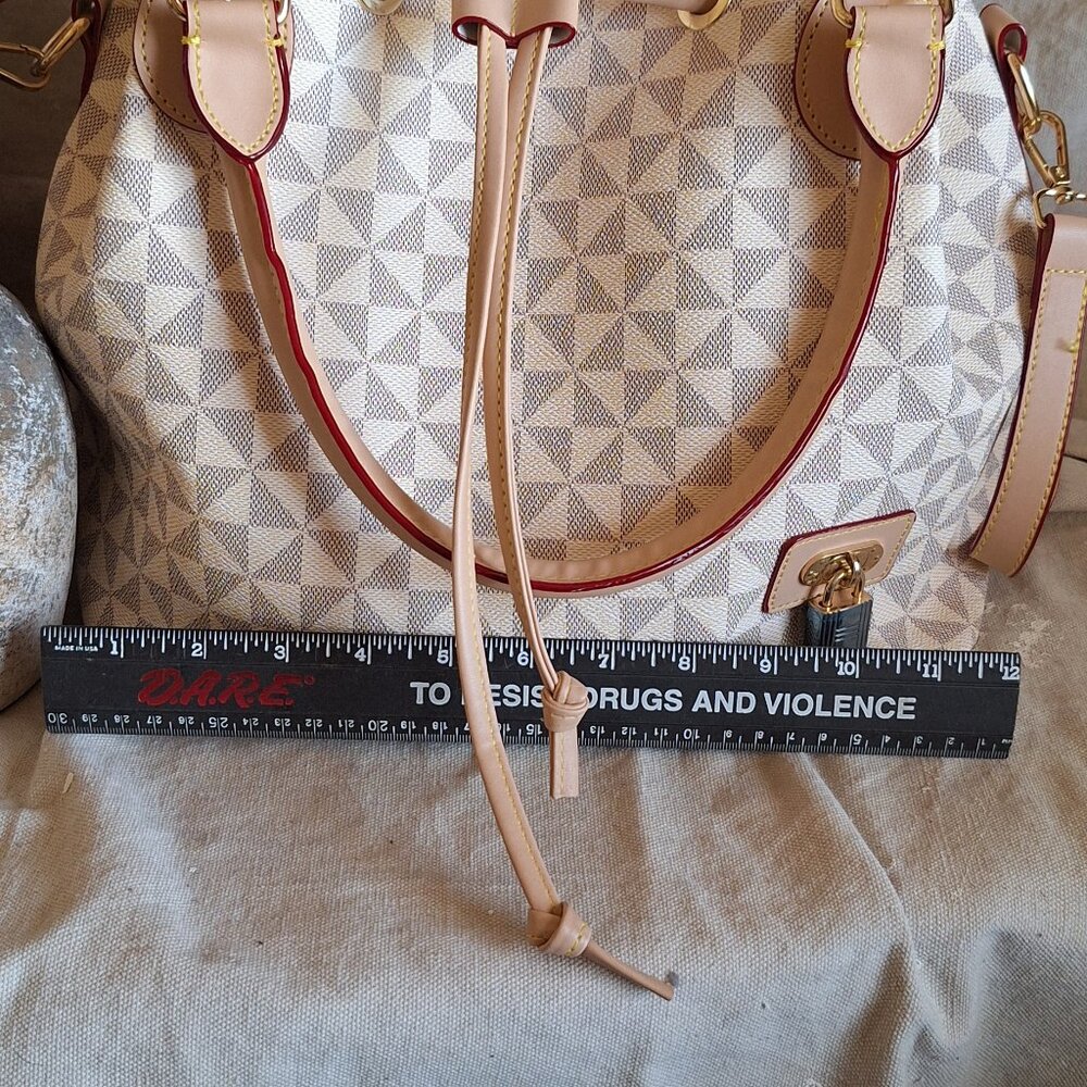 Purse - Picture 8 of 10